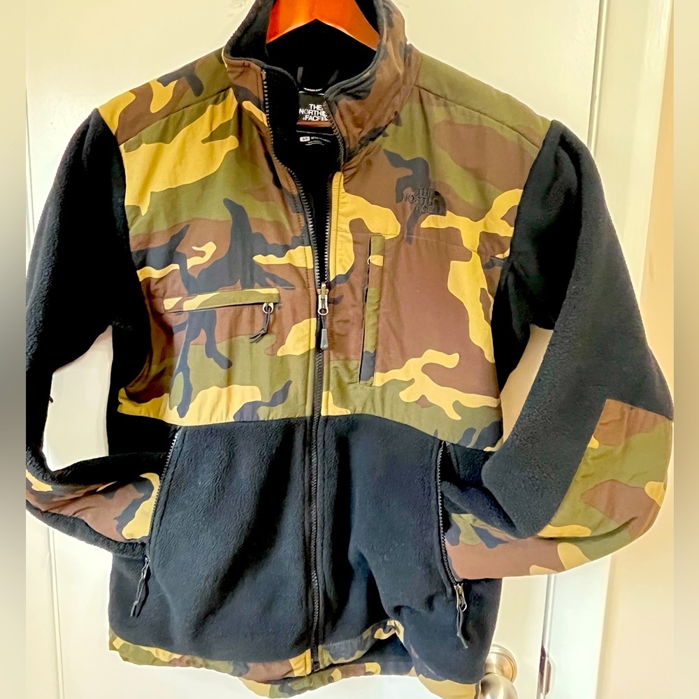 ❣️NorthFace Camo Fleece Jacket❣️